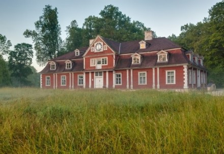 Paraksta vienošanos par deviņu valsts nozīmes kultūras mantojuma objektu atjaunošanu Baltijas ceļā