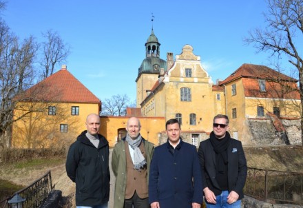 Pavļuts un Rozenbergs vienojas par Lielstraupes pils vēsturiskā kompleksa nodošanu pašvaldībai