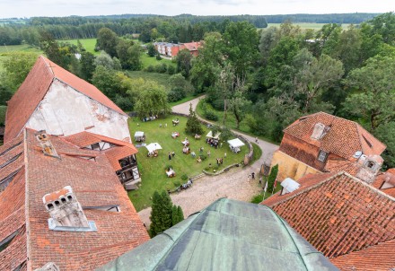 Lielstraupes pilī notikusi starptautiska jauno kultūras mantojuma speciālistu vasaras skola